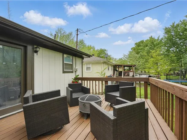 504 S Washington St, Spring Hill, KS 66083