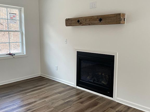 3rd image of 530 Spring St