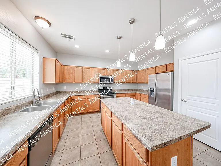 4563 E Oxford Ln — Photo 12