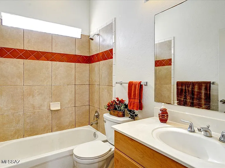 1220 E Water St #2 — Photo 15