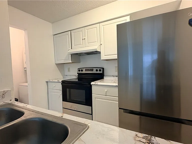 3407 Winkler Ave #309 — Photo 2