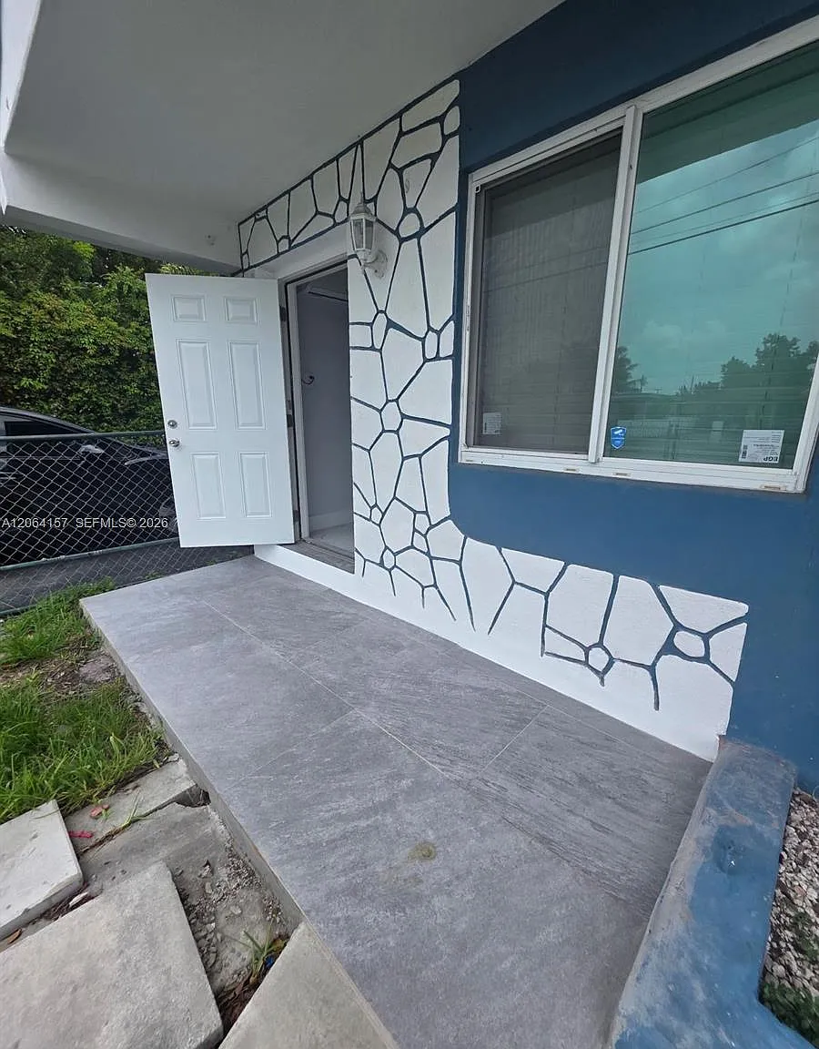Melrose Heights 3 Sec — Photo 1
