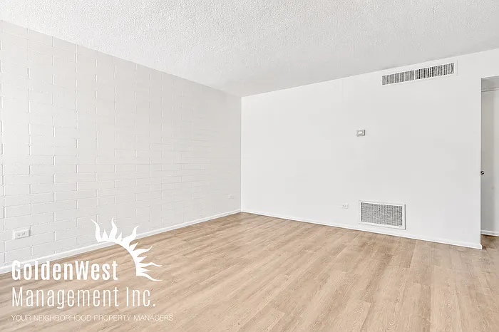 2041 W Berridge Ln #1 — Photo 4