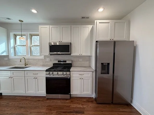 7823 S Wood St #3 — Photo 9