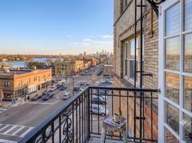 East Isles Flats, 301