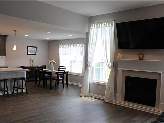 3rd image of 6923 Torrey Pine Ct