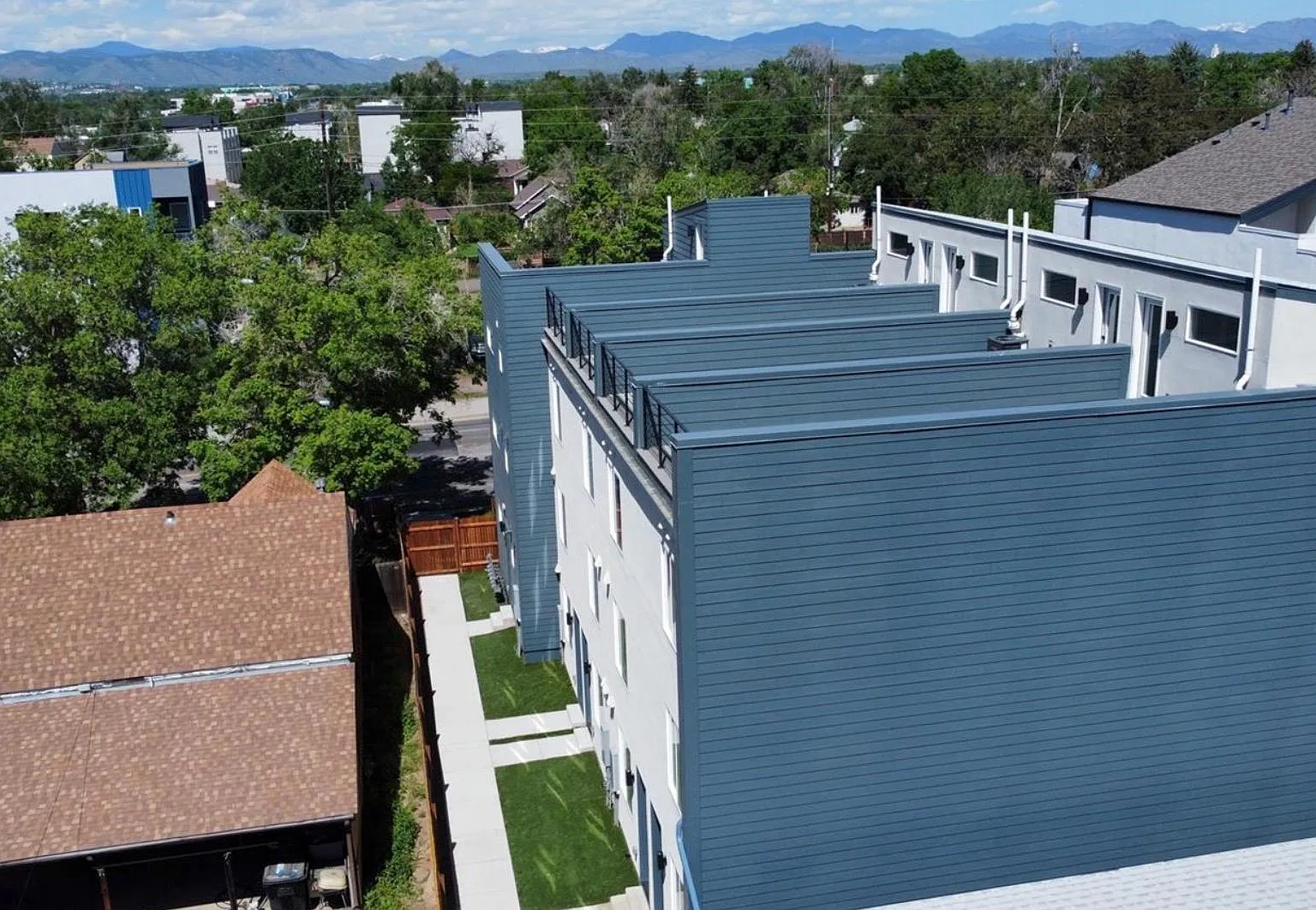1330 Sheridan Blvd — Photo 4