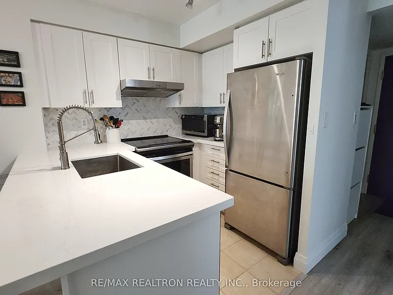 230 King St E #511 — Photo 2
