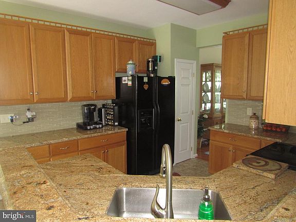 2nd image of 18 Chapman Ln