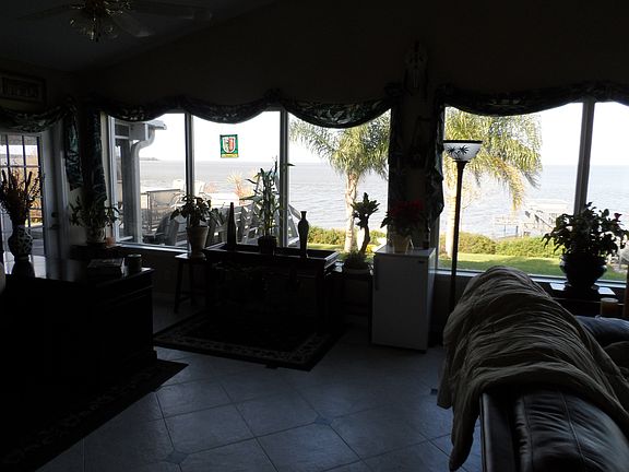 large flex room - lakeview