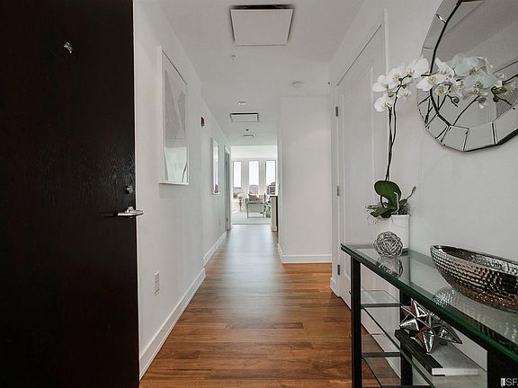 2nd image of 88 King St Unit 1408