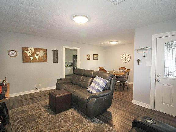 3rd image of 5247 Lincoln Ave