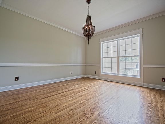 4th image of 439 Williamsport Dr