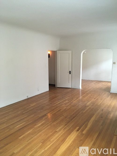 1st image of 530 N Genesee Ave #1/2