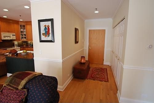 4th image of 119 E Laurel Ave APT 205