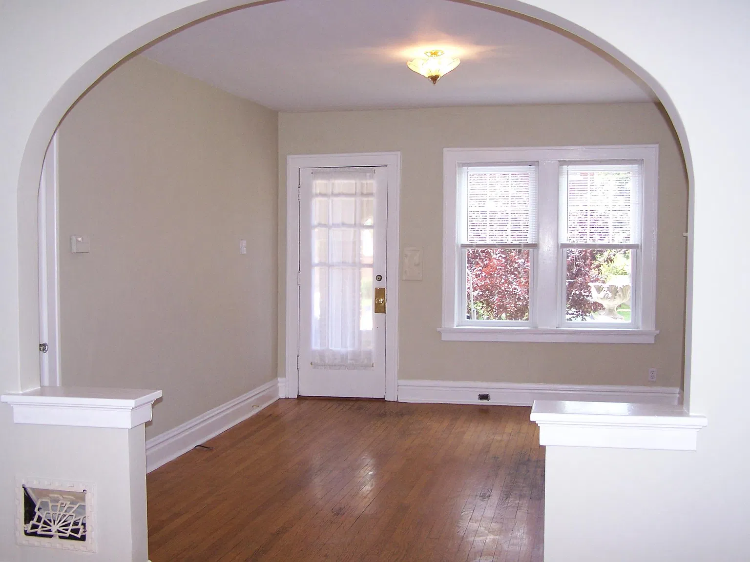 1 bed, 925 sqft, $1,300 — Photo 4