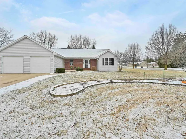 2855 Weeping Willow Dr, Green Bay, WI 54313