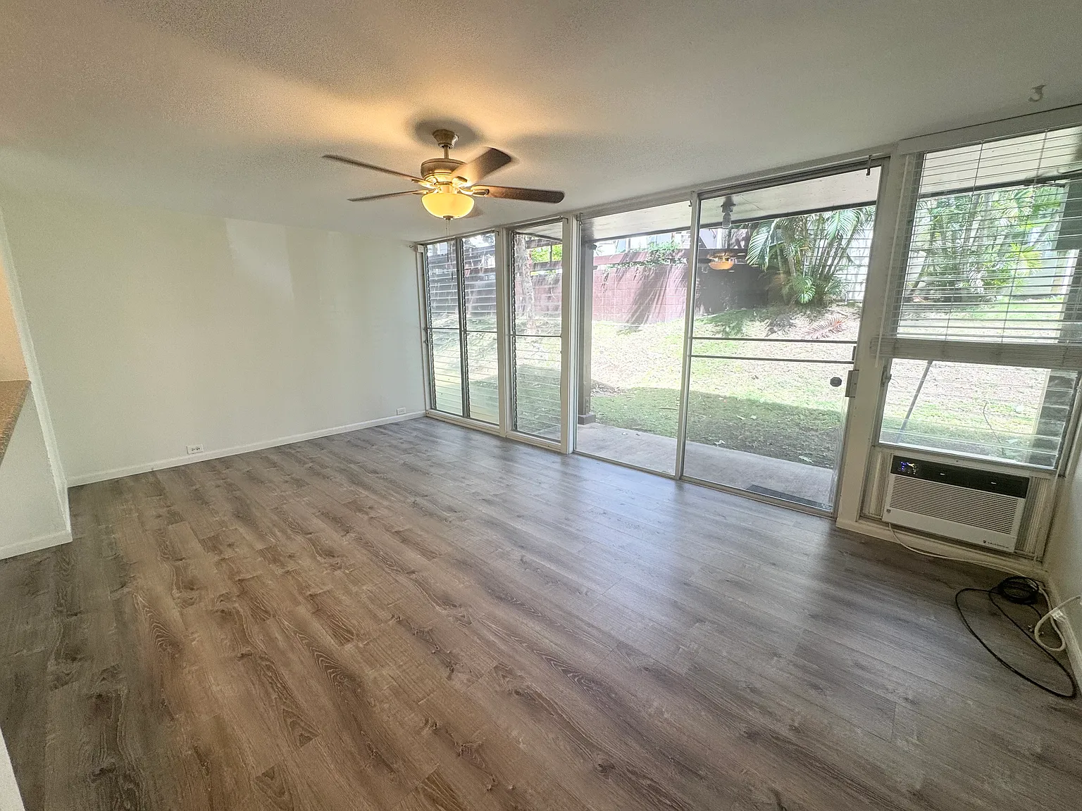 3 bed, 1056 sqft, $3,400 — Photo 2
