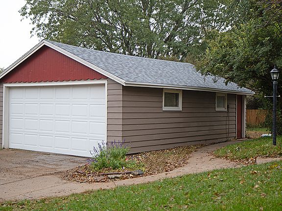Double garage with workbench