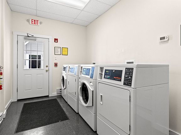 5th image of 220 Middlesex Ave #2