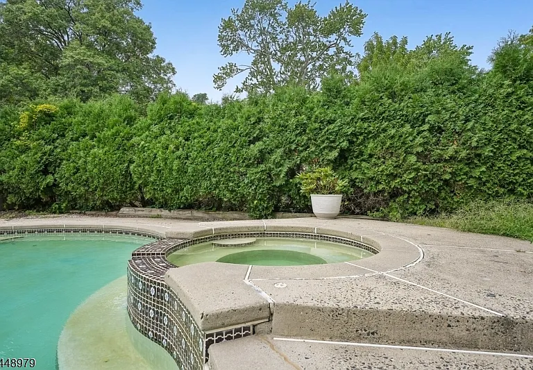 54 Canterbury Dr — Photo 31