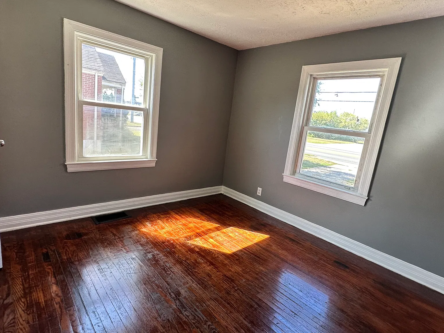 4 bed, 1.5 bath, 1190 sqft, $1,600 — Photo 4