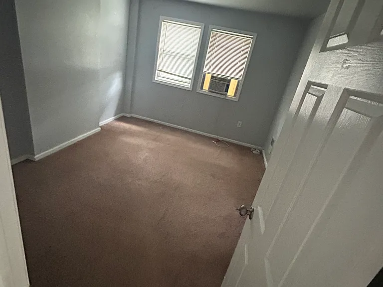 801 Glen Ter — Photo 4