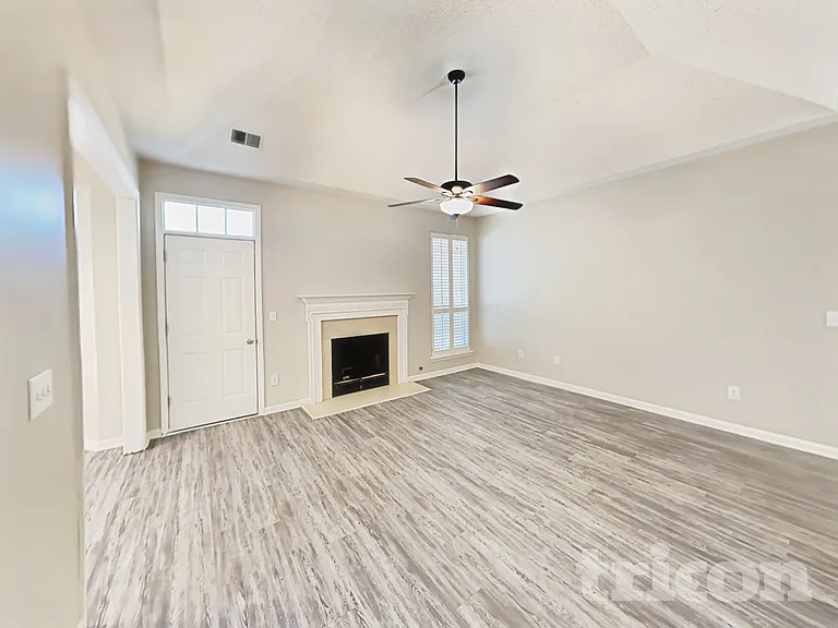 110 Fawnhill Ct — Photo 4