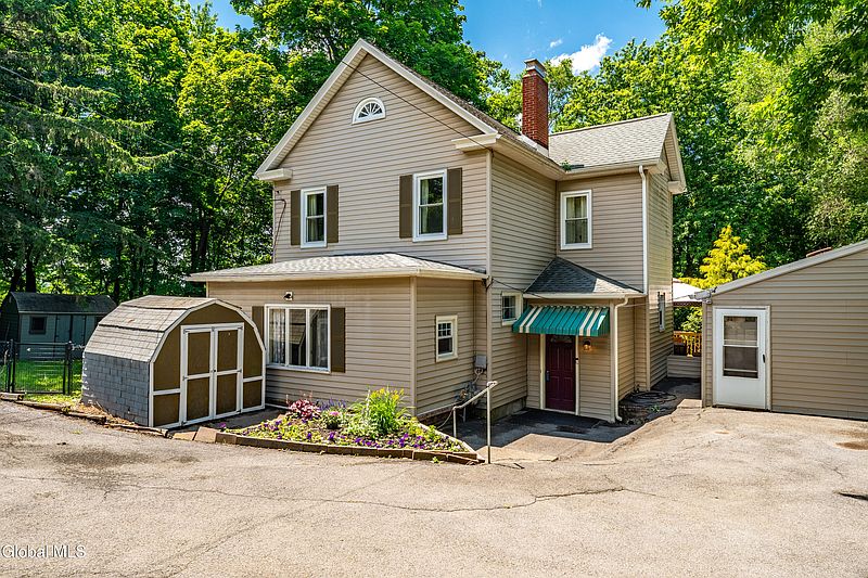 5th image of 1117 Balltown Road