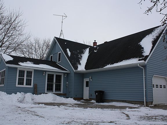 2nd image of 310 1st St NE