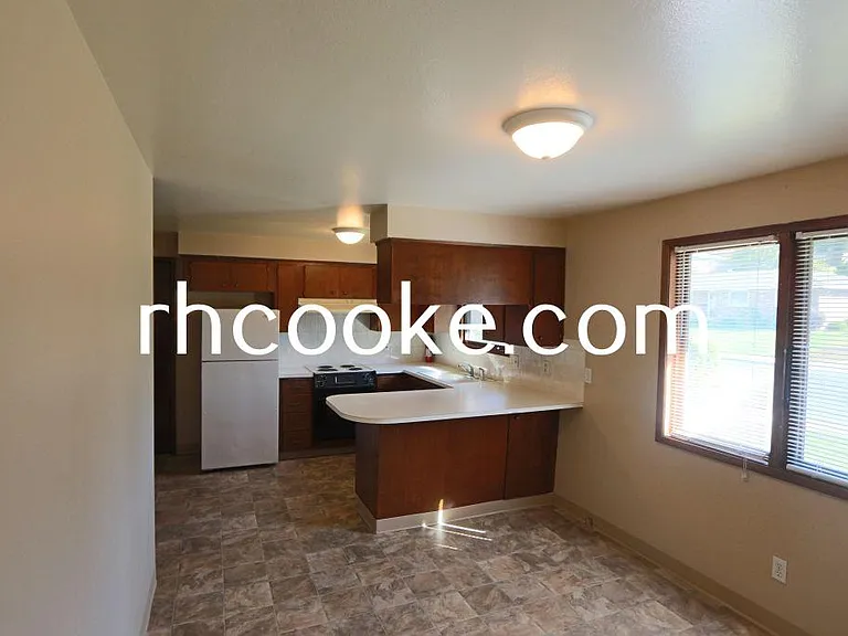 5711 N Greenwood Blvd — Photo 3