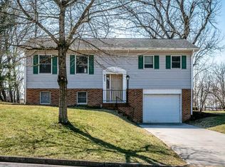 923 Carriage Dr, Harrisonburg, VA 22801