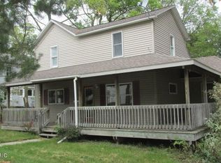 404 E Montcalm St, Greenville, MI 48838