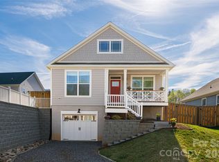 1022 Padgett Pl, Black Mountain, NC 28711