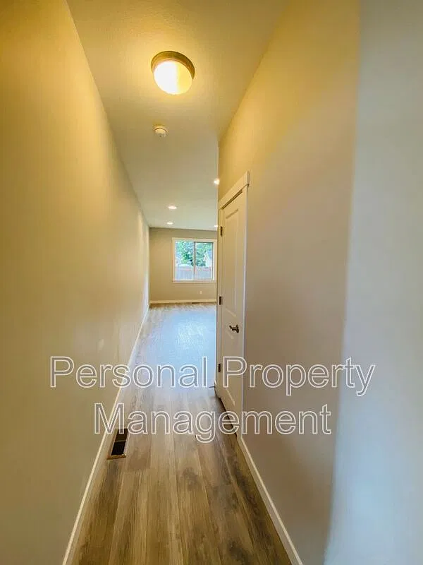 3 bed, 2.5 bath, 1573 sqft, $2,395 — Photo 2
