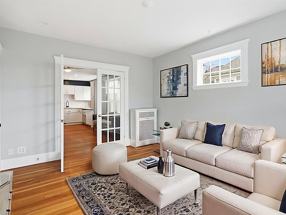 3rd image of 15 Adelaide St #4