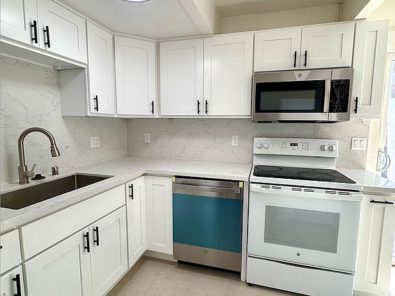4th image of 1151 Carlsbad Dr Unit 2