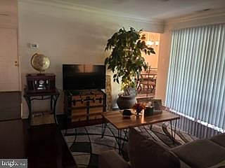 2nd image of 10 Shaftsbury Ct