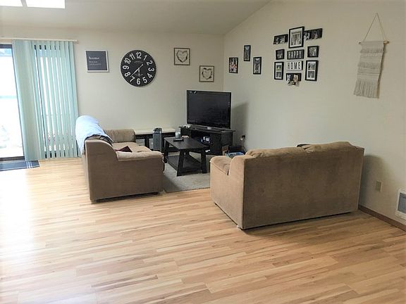 3rd image of 563 Malibu Dr SE