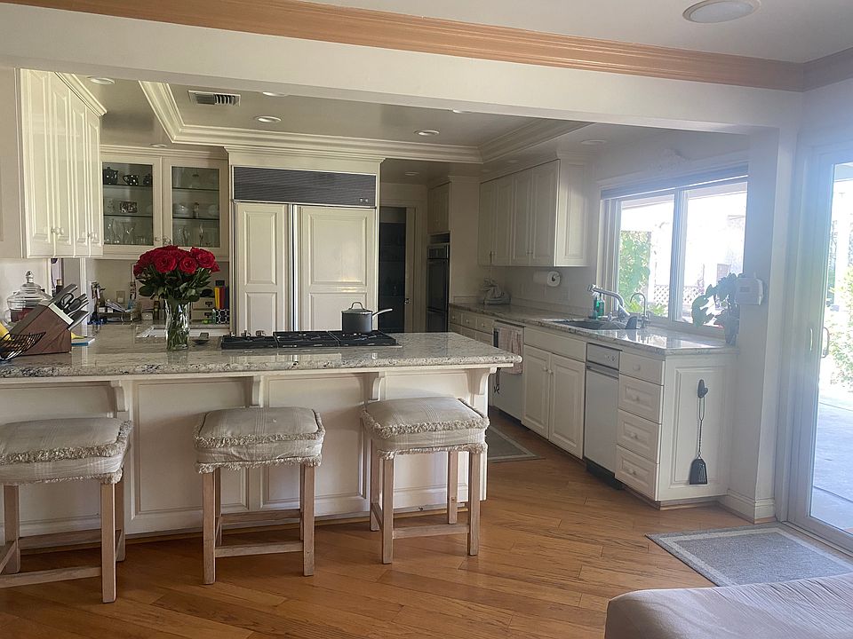 Wolf Stove range, 2 Ovens, Dishwasher, trash compactor.