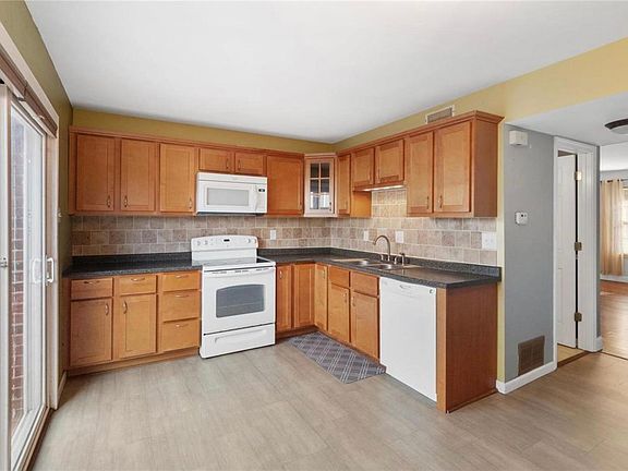 3rd image of 4279 Mansard Dr