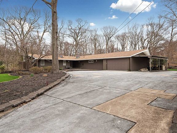 2nd image of 165 Oakside Dr
