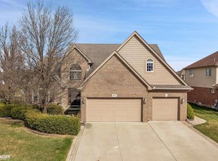 49762 London Bridge Dr, Macomb, MI