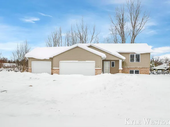 80 Talon Dr, Coopersville, MI 49404