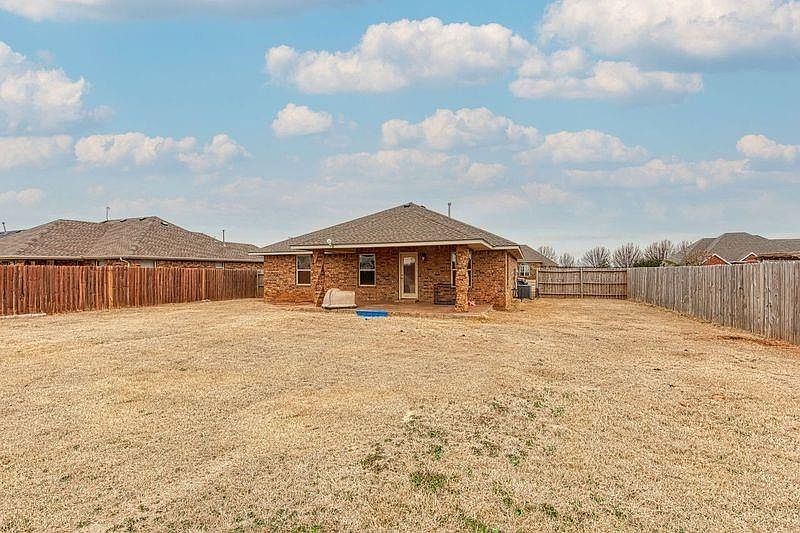 2nd image of 2305 Woodland Way