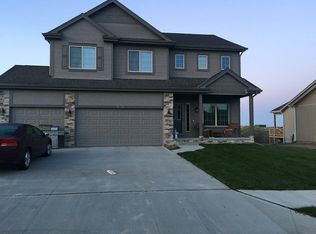 18911 Redwood St, Omaha, NE 68136