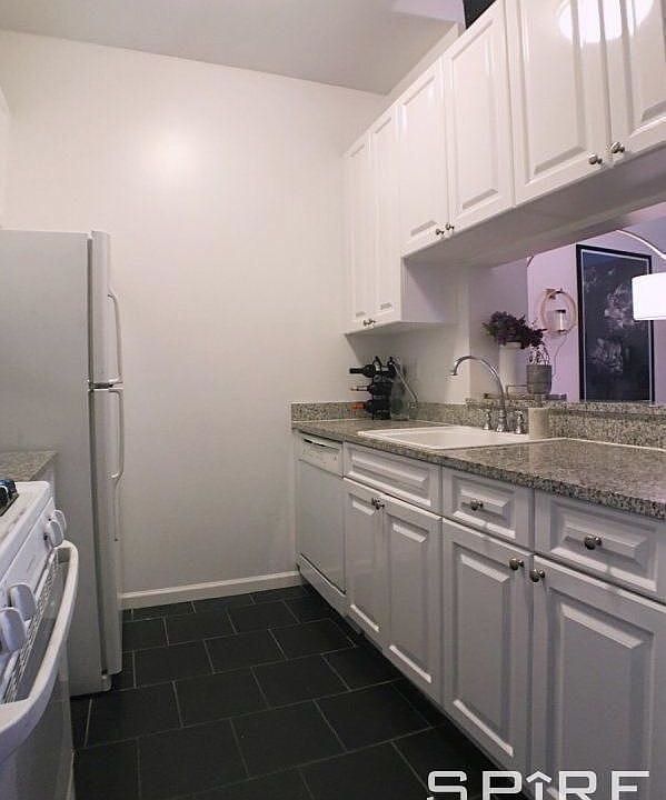 2nd image of 330 W 43rd St APT 16
