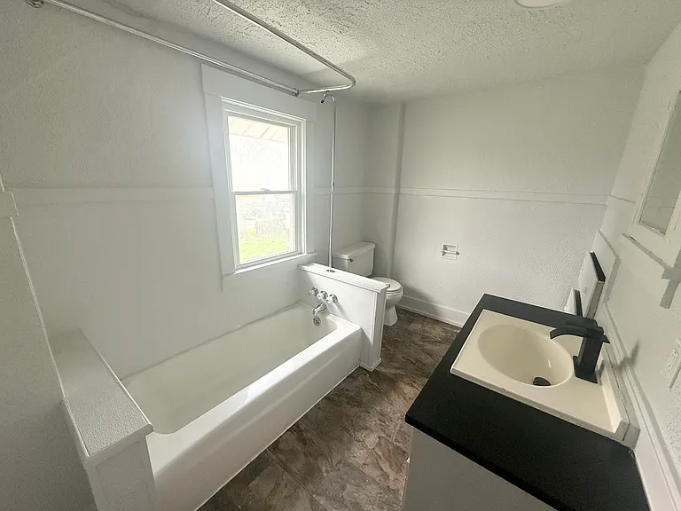 726 Baldwin Ave — Photo 6