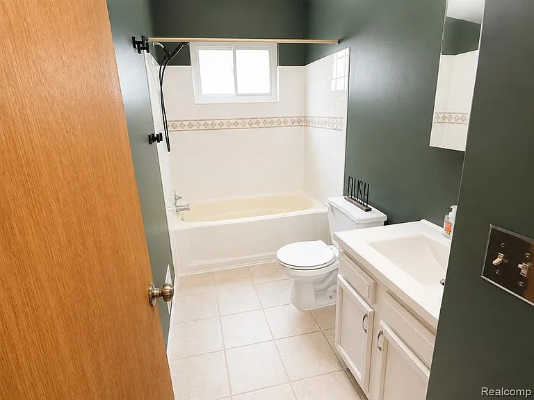 23400 Reynolds Ave — Photo 8