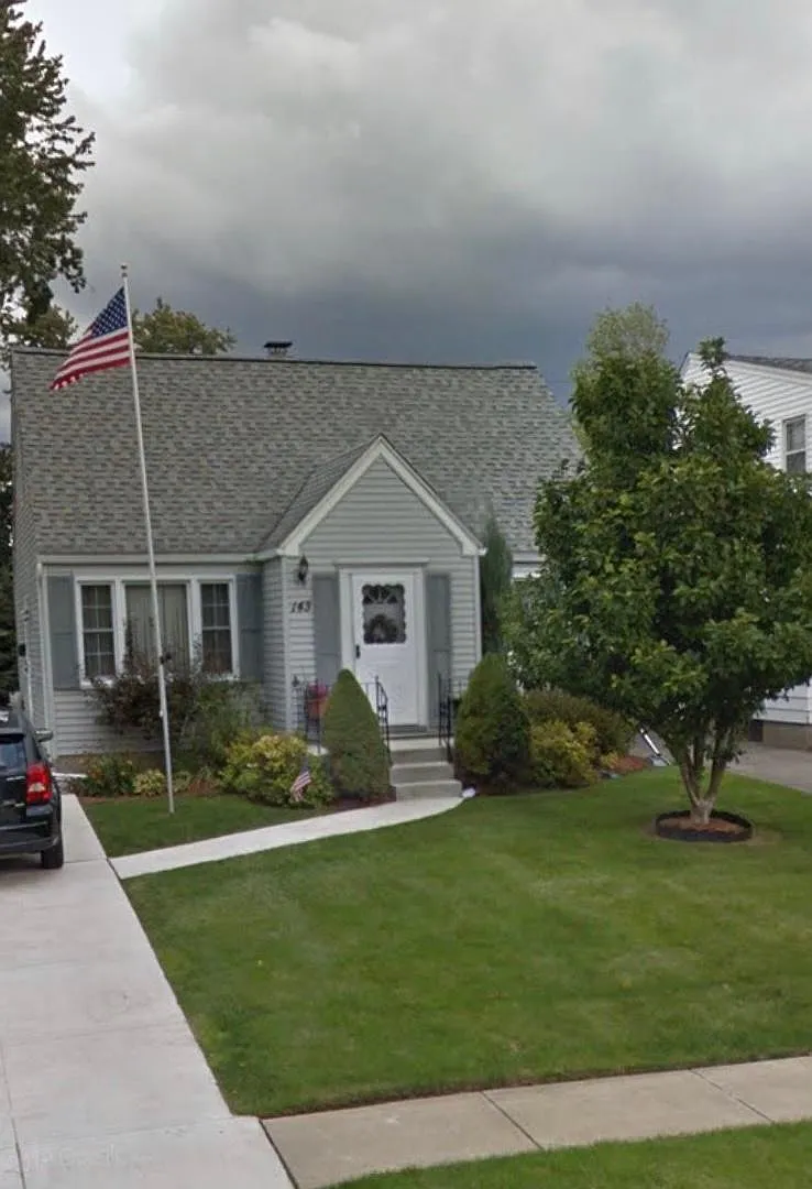 143 Edgewood Ave photo 1